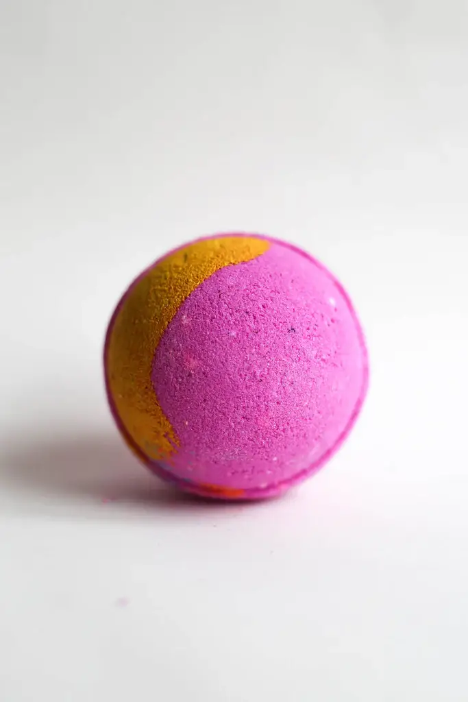 Raspberry Lemonade Bath Bomb - Image 2