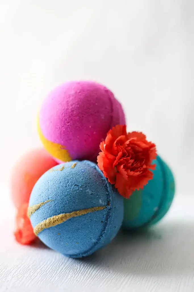 Raspberry Lemonade Bath Bomb - Image 3
