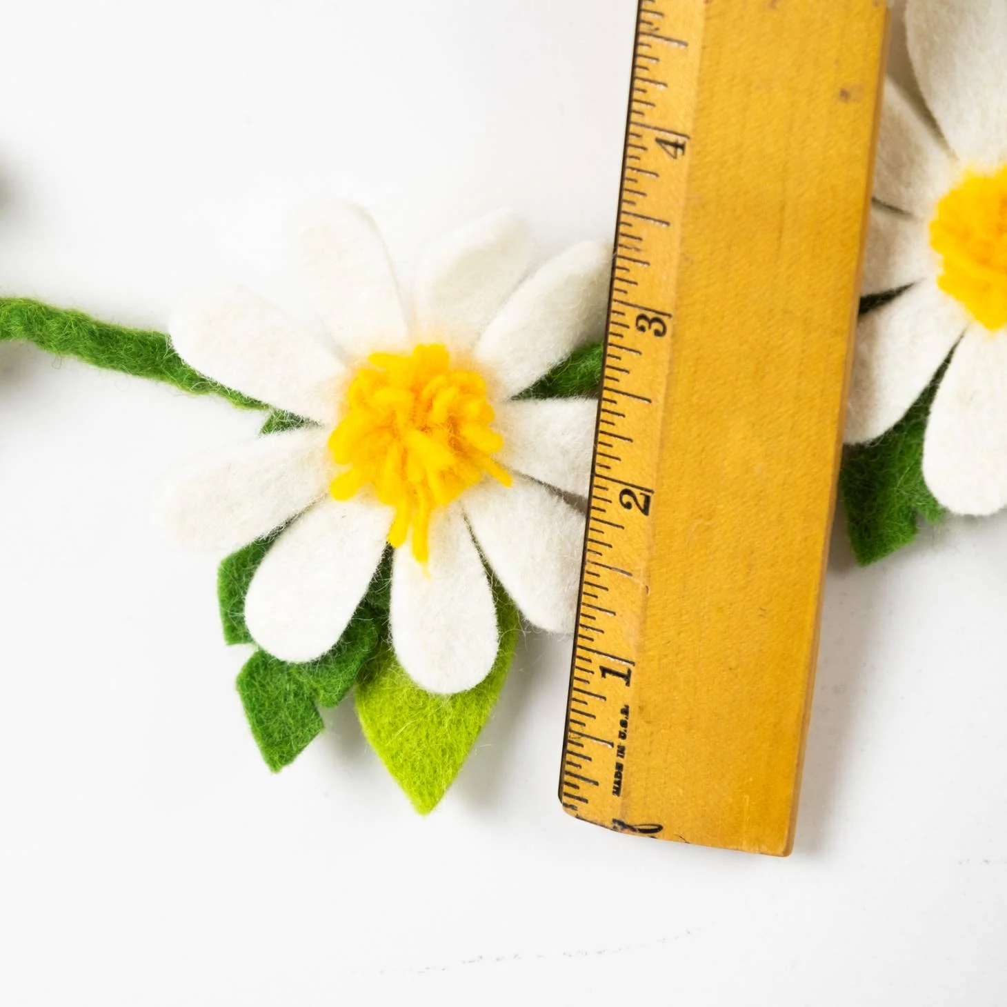 Wool Daisy Garland - Image 4